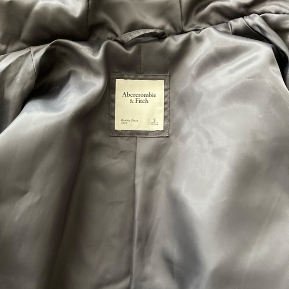 Abercrombie & Fitch Cozy Faux Fur Jacket with Hood - Picture 4 of 9